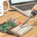 Java講師、次はハンダゴテを握る？ ラズパイで『Lチカ』に挑戦してみた